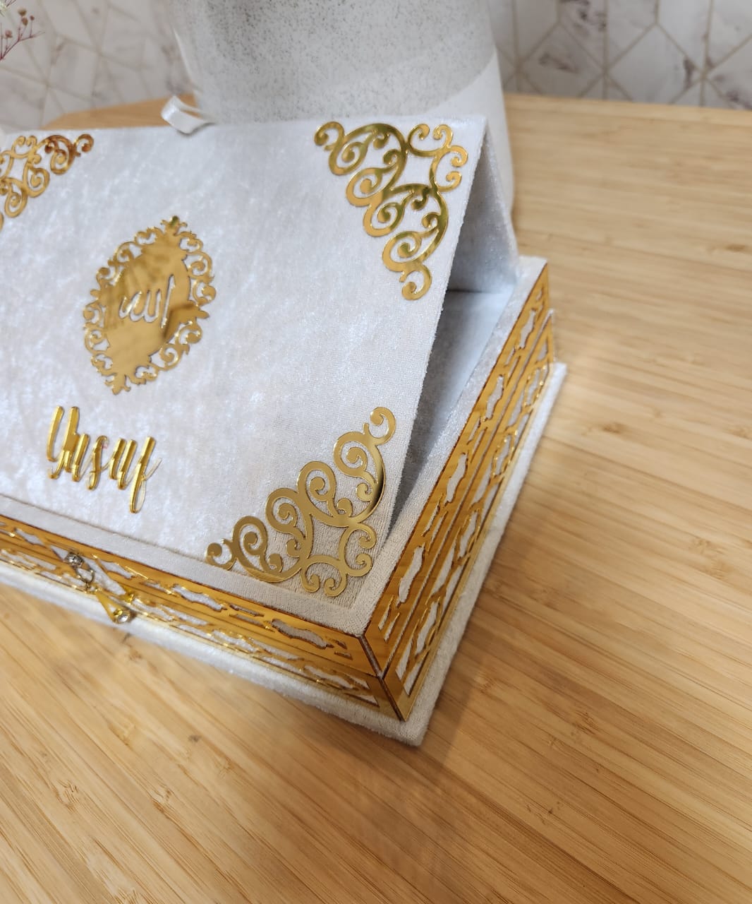 Exclusive Islamic Gift Set with Rainbow Quran For Him-White5