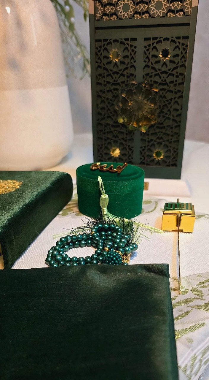 Emerald Green Quran and Tasbih Gift Set - Image 2